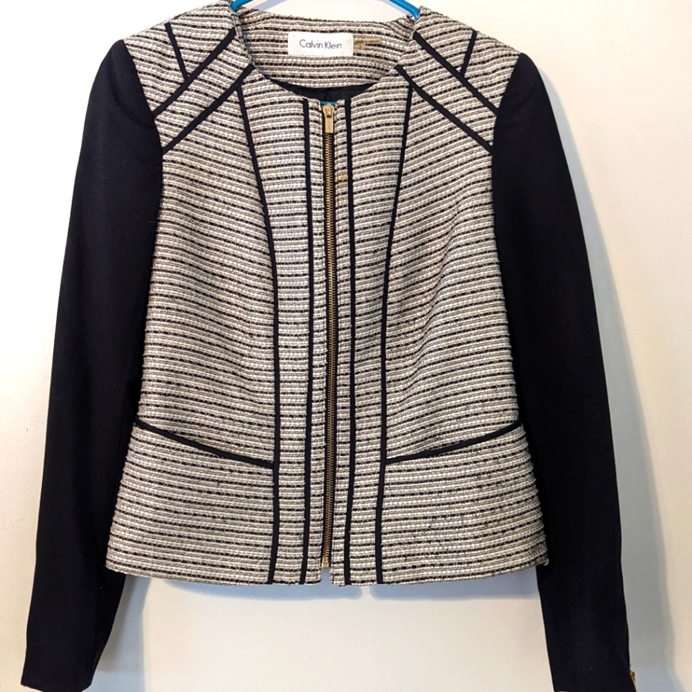 Calvin Klein tweed zip up suit jacket with dart piping and zip sleeves size 2